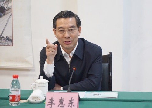 李惠东为熊克武故居民革党史教育基地揭牌